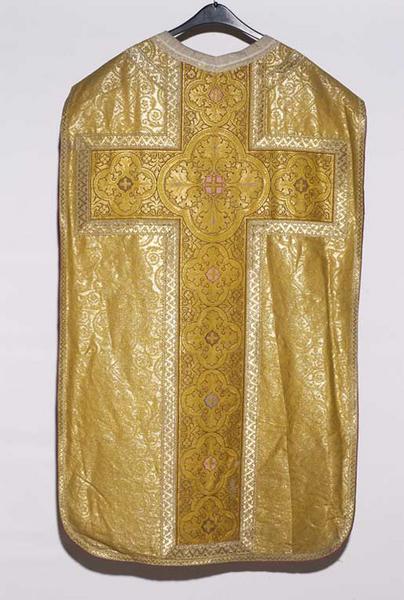 Vue d'ensemble de la chasuble.