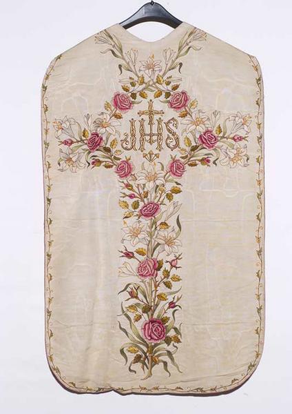 Vue d'ensemble de la chasuble.