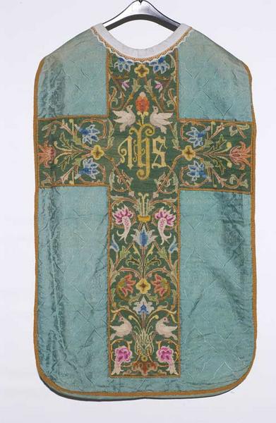 Vue d'ensemble de la chasuble.