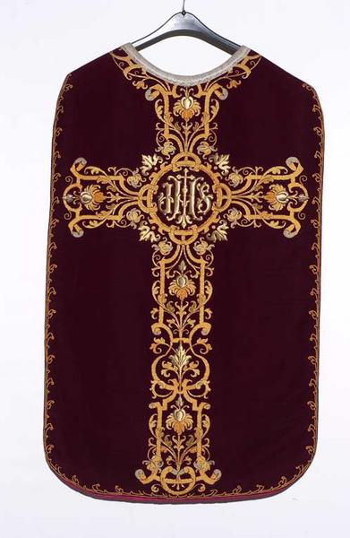 Vue d'ensemble de la chasuble.