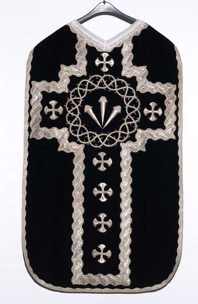 Vue d'ensemble de la chasuble.