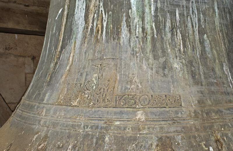Détail : Calvaire et date.
