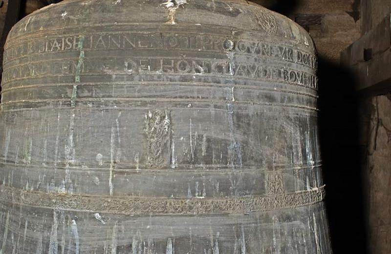 Détail : vase supérieur.