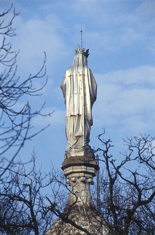 Statue de la Vierge.