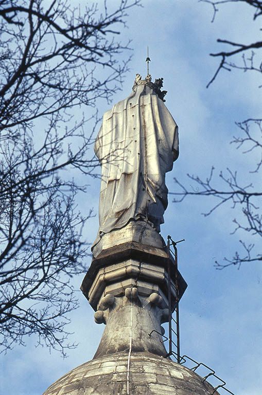 Statue de la Vierge.