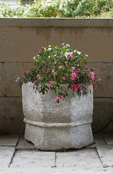 Anciens fonts baptismaux, cuve baptismale