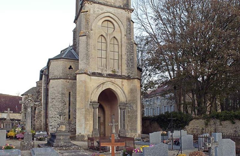 Porche et corps latéraux.