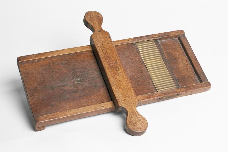 Instrument de préparation : planche à fabriquer des pilules