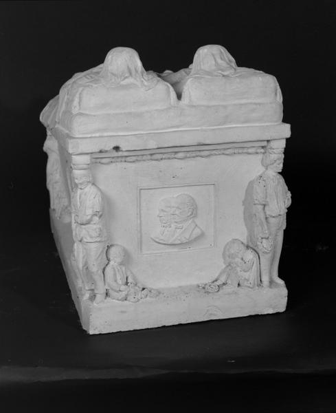 Maquette en plâtre du tombeau Pailloux-Haumonté.