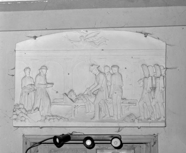 Relief : l'ambulance des blessés à Paris en 1830 et 1848.