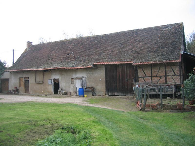 Vue d'ensemble de la façade.