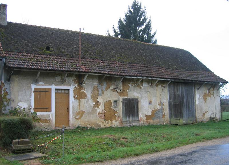 Vue d'ensemble de la façade.