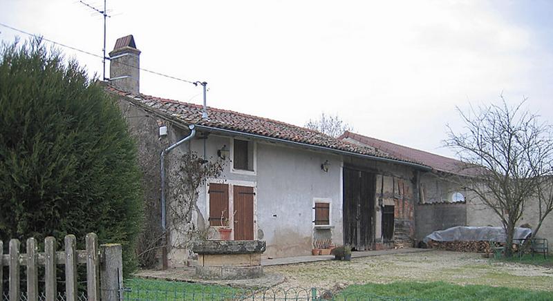 Vue d'ensemble de la façade.