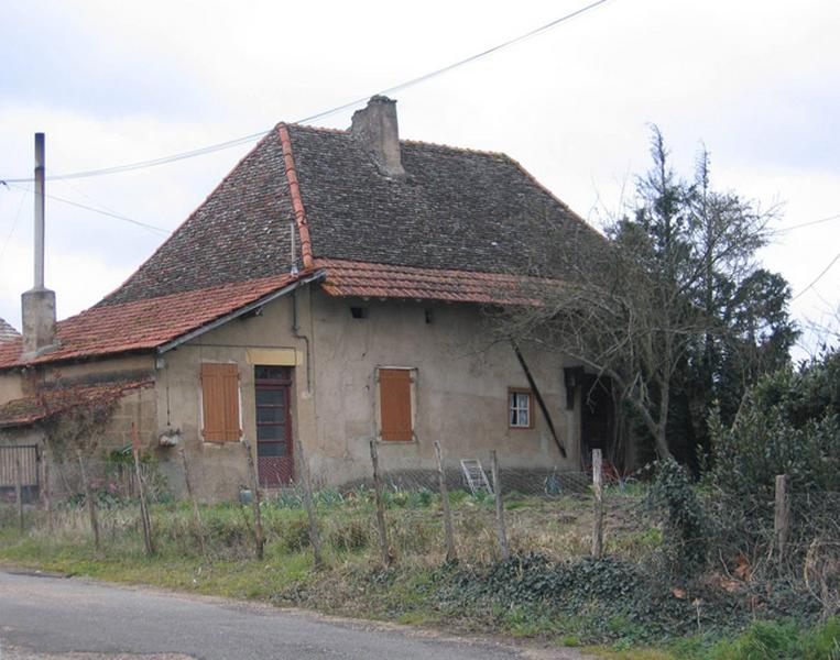 Vue d'ensemble de la façade.