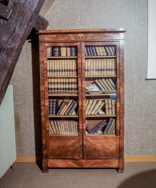 Armoire-bibliothèque