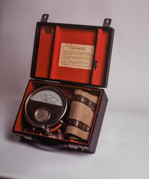 Instrument de mesure : oscillomètre sphygmométrique du professeur Pachon et coffret