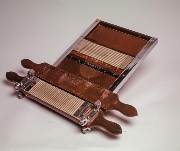 Instrument de préparation : planche à fabriquer des pilules