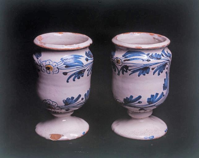 2 pots à pharmacie : pots-canons
