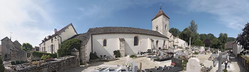 Eglise, cimetière et presbytère.