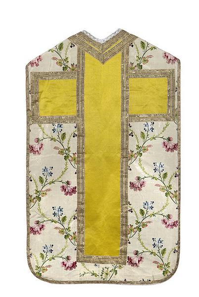 Ornement blanc (chasuble, étole, manipule, voile de calice, bourse de corporal)