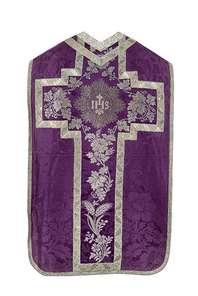 Ornement violet (chasuble, étole, manipule, voile de calice, bourse de corporal)