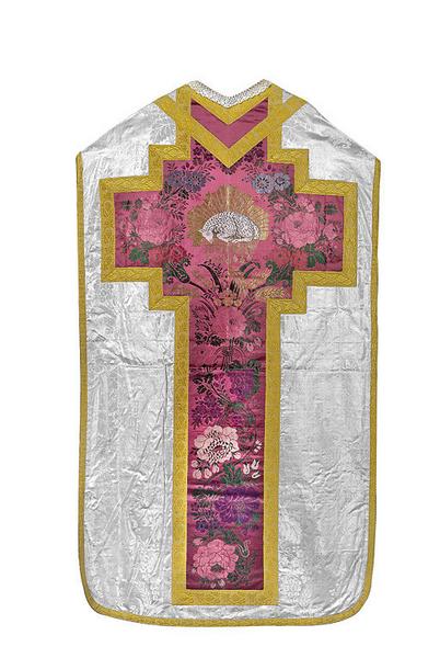 Ornement blanc (chasuble, étole, manipule, voile de calice, bourse de corporal)