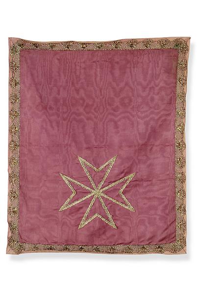 Ornement rose (chasuble, étole, manipule, voile de calice, bourse de corporal)