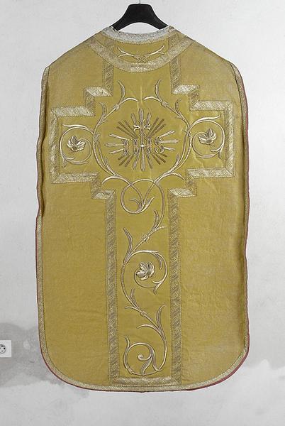 Vue d'ensemble de la chasuble.