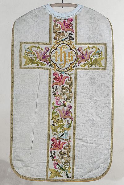 Vue d'ensemble de la chasuble.