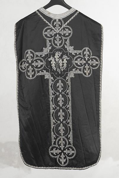 Vue d'ensemble de la chasuble.