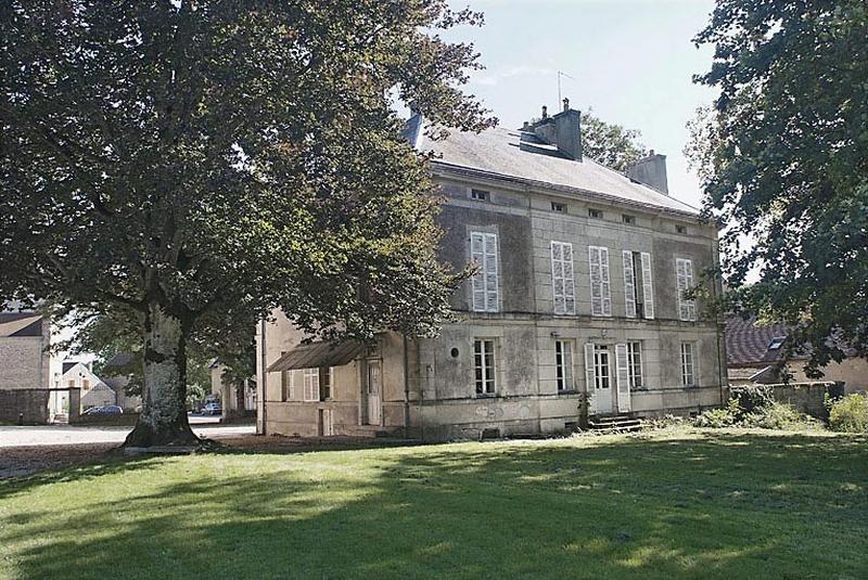 Façade postérieure et élévation droite.