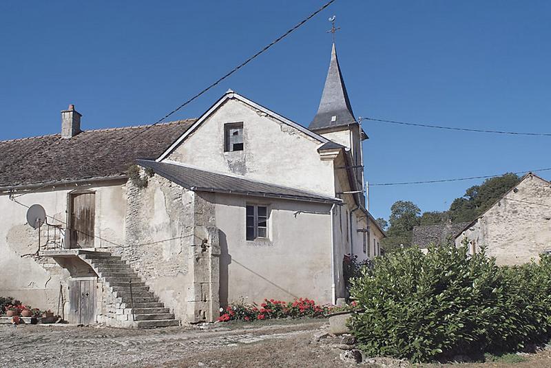 Chevet, sacristie et maison attenante.