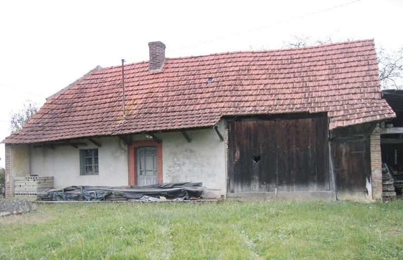 Vue d'ensemble de la façade.