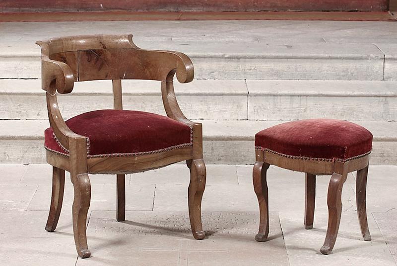 Fauteuil de célébrant et tabouret d'église