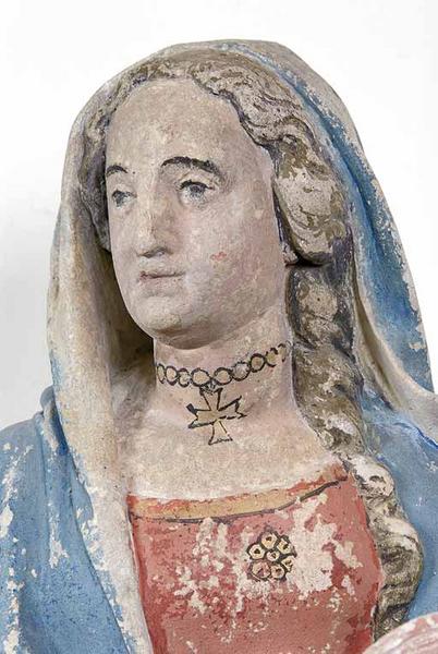 Détail de la Vierge : buste de trois quarts.