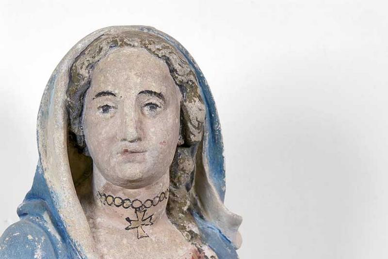 Détail de la Vierge : visage de face.