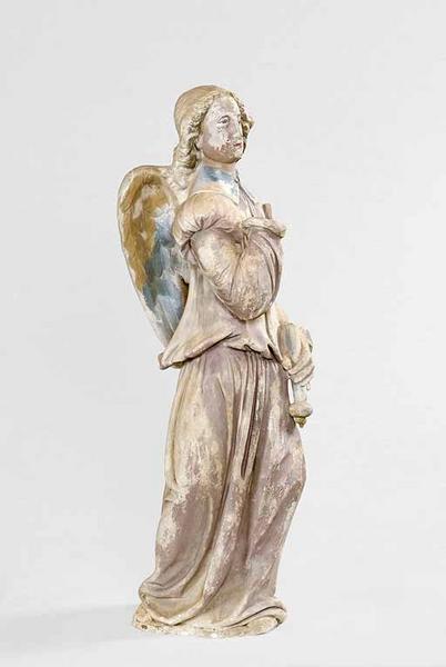 Ange : vue de trois quarts droit.