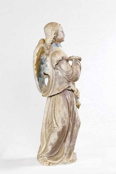 Ange : profil droit.