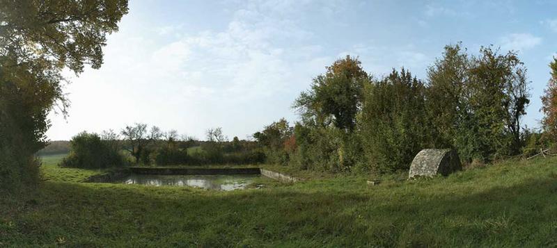 Vue de la mare abreuvoir.