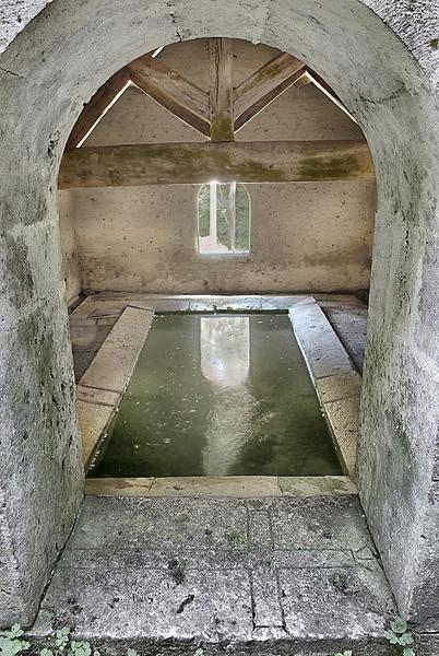 Vue intérieure du lavoir.