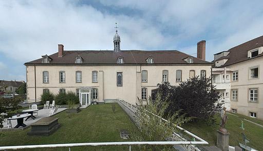 Façade postérieure du bâtiment principal.