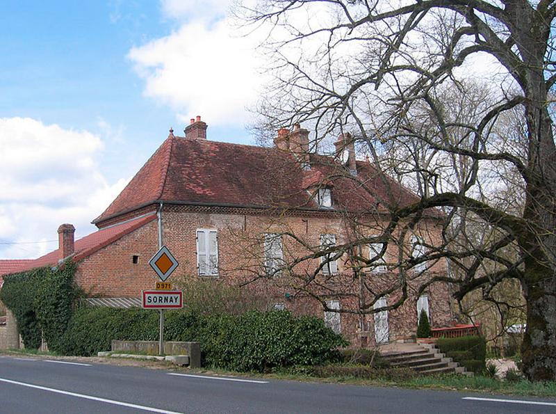 Vue d'ensemble de la façade.