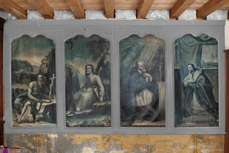 Vue d'ensemble de quatre tableaux.