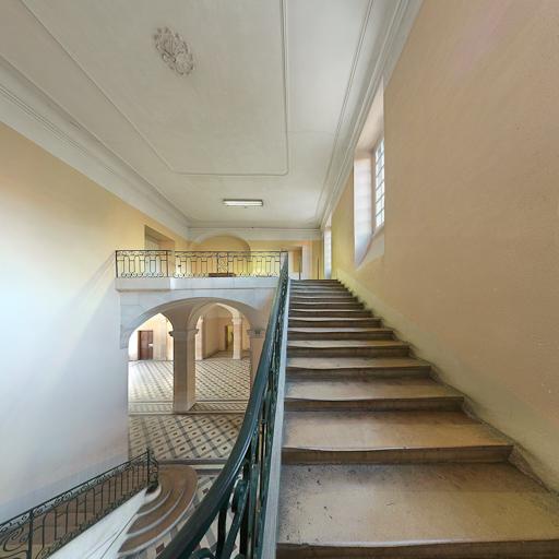 Escalier et vestibule.