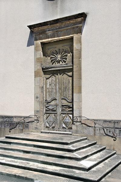 Porte de la chapelle.