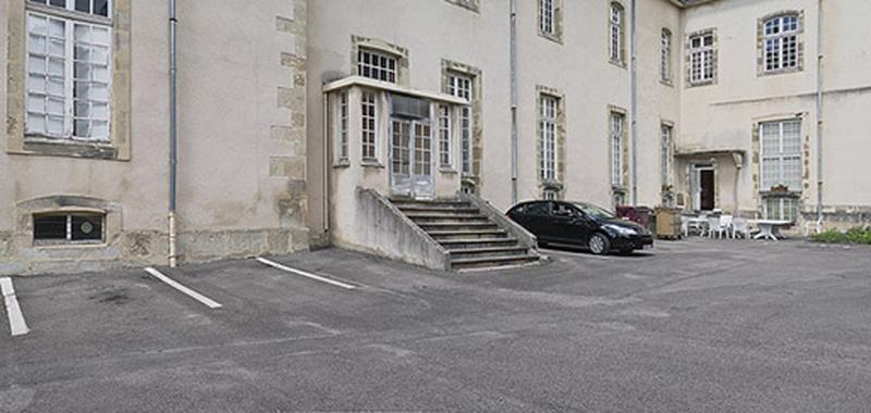 Angle formé par l'aile gauche et le corps central : détail du rez-de-chaussée.