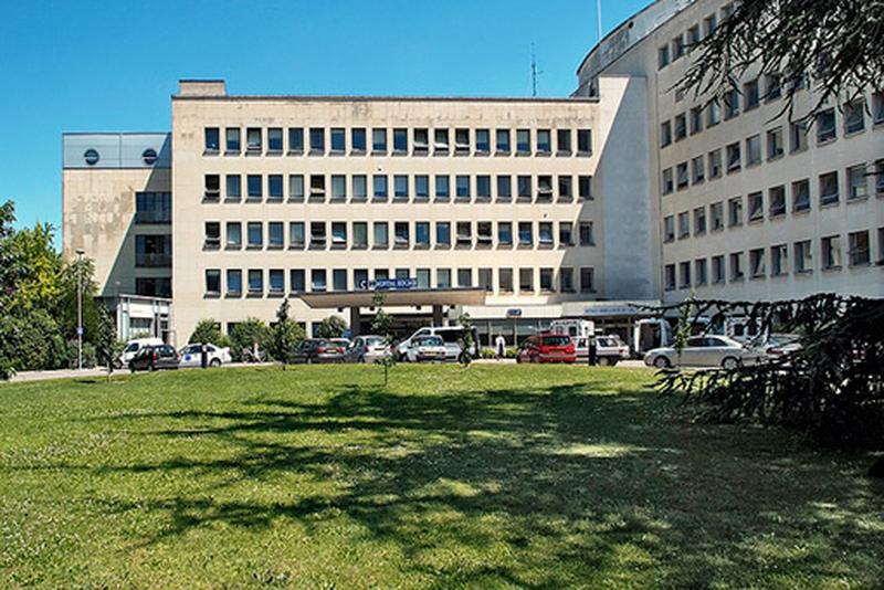 Vue du bâtiment d'entrée.