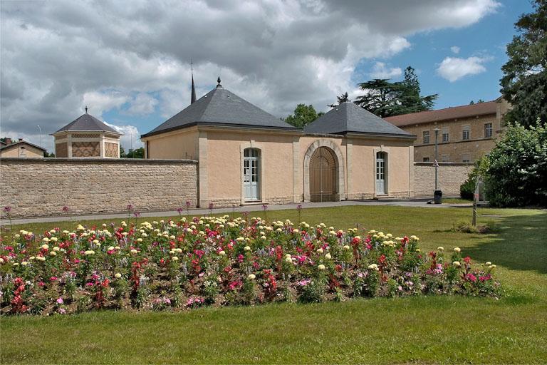 Grille et pavillons d'entrée de l'asile d'aliénés.