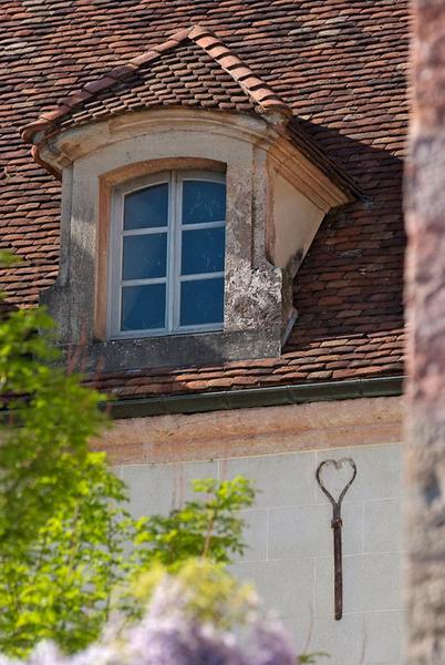 Détail de la toiture : lucarne.