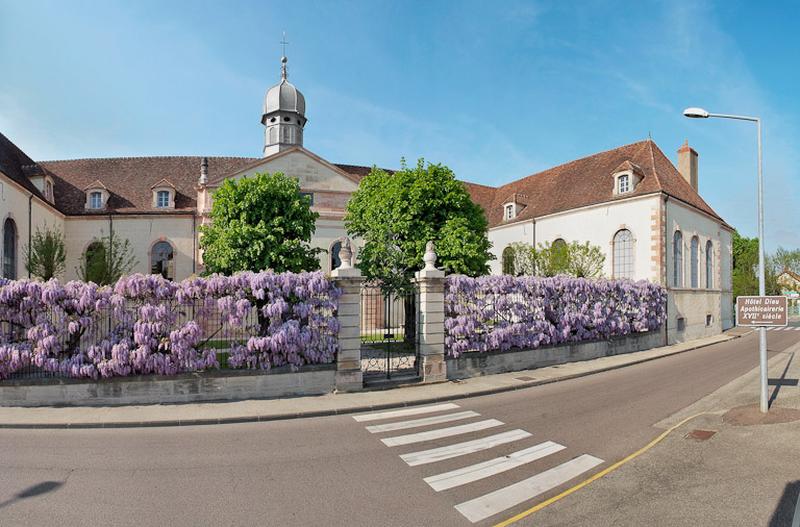 Vue d'ensemble depuis la rue du Capitaine Vic.